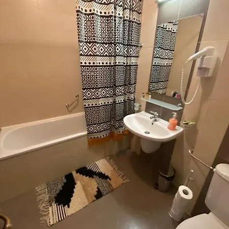 St John Hill Alexander Services Апартаменти *